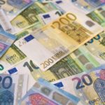 Euroscheine als Symbol für finanziellen Erfolg